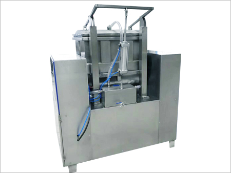 Automatic vacuum dough mixer